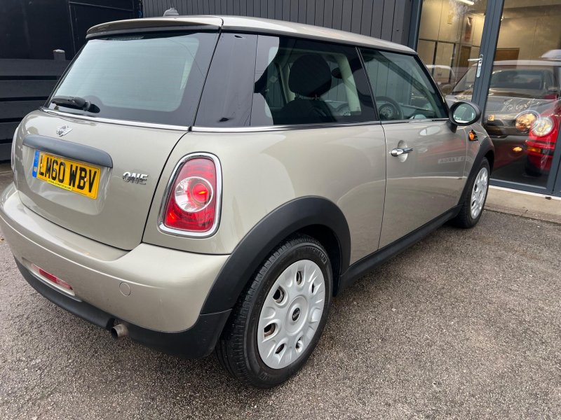 MINI HATCH
