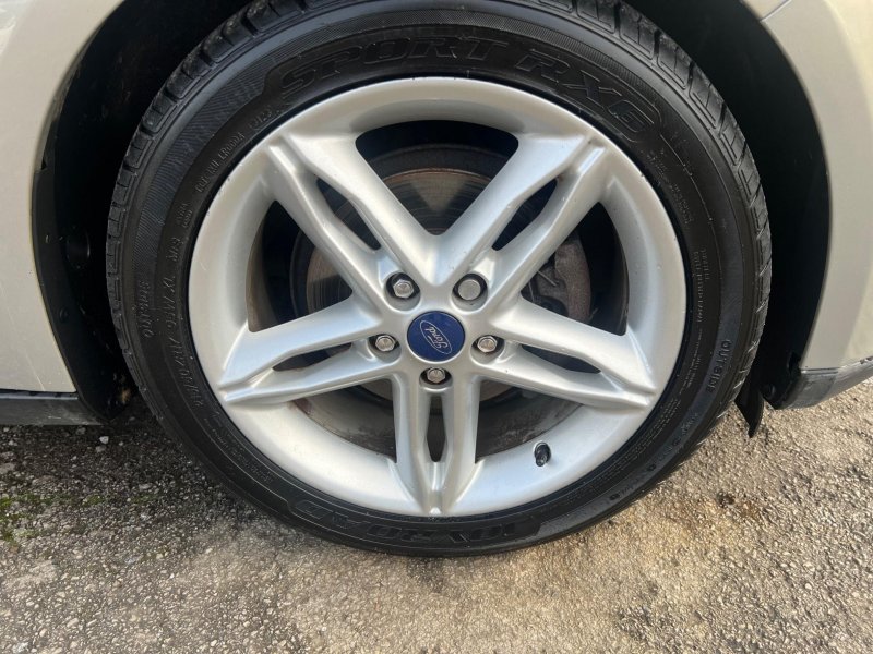 FORD FOCUS