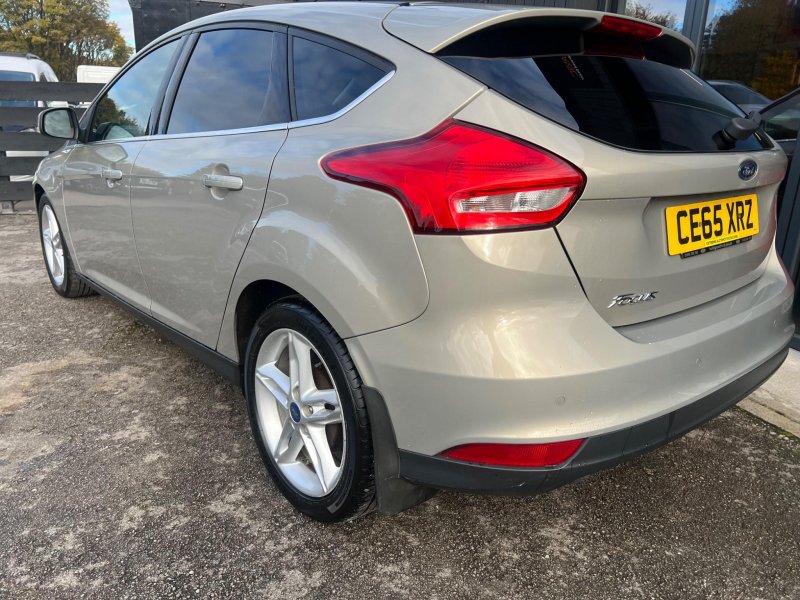 FORD FOCUS