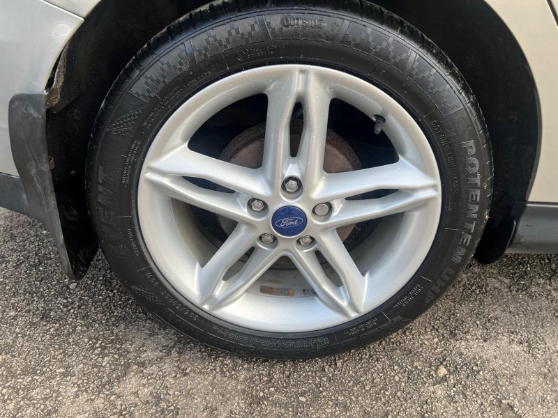 FORD FOCUS