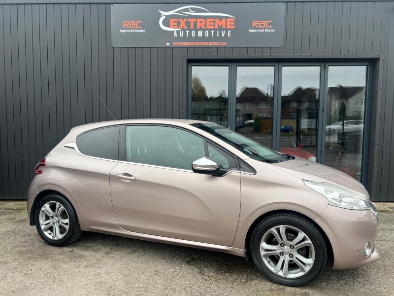 PEUGEOT 208