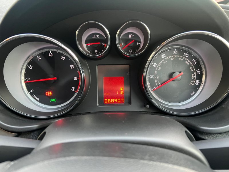 VAUXHALL INSIGNIA