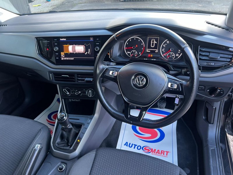 VOLKSWAGEN POLO