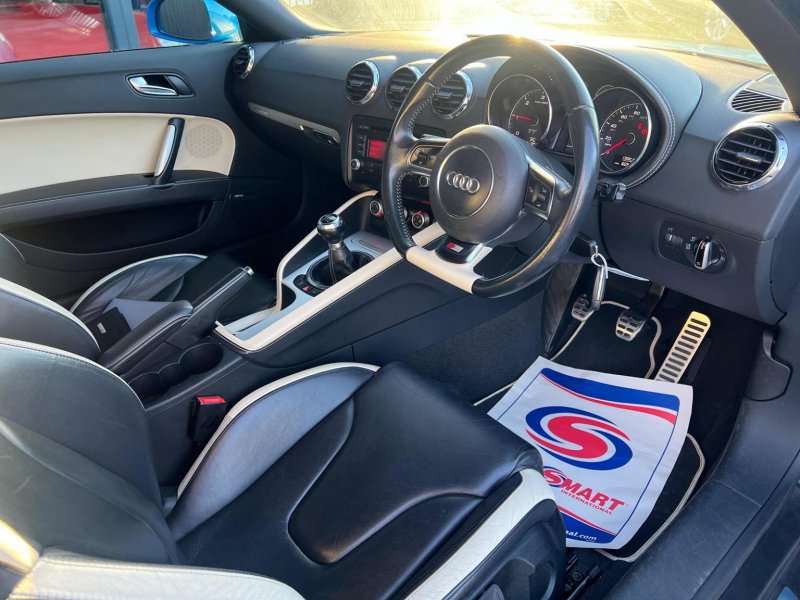 AUDI TT