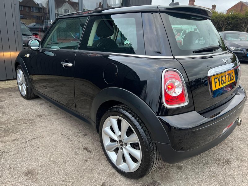 MINI HATCH