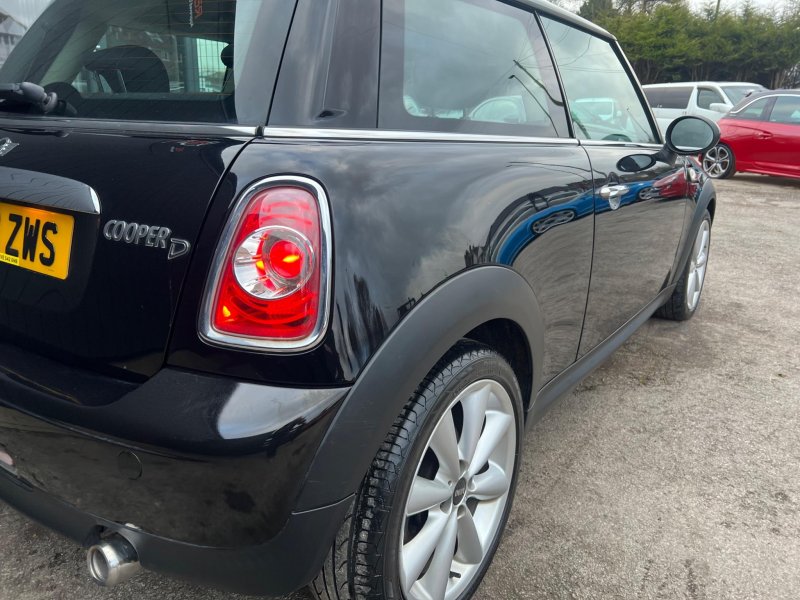 MINI HATCH