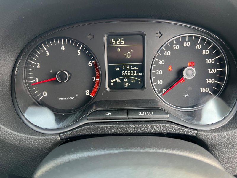 VOLKSWAGEN POLO