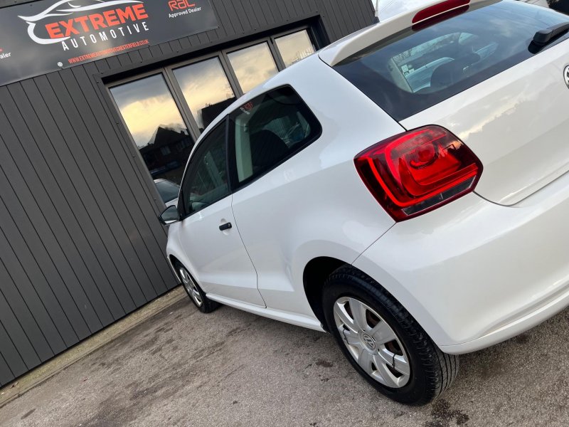 VOLKSWAGEN POLO