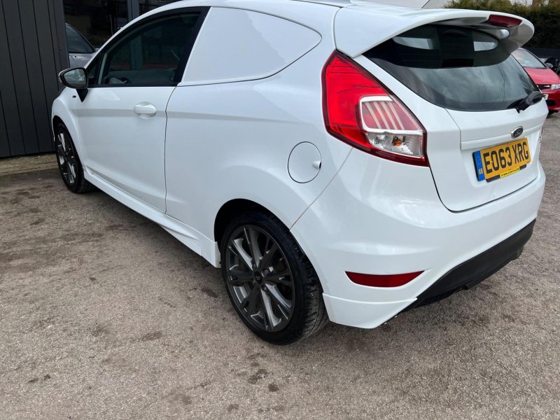FORD FIESTA VAN