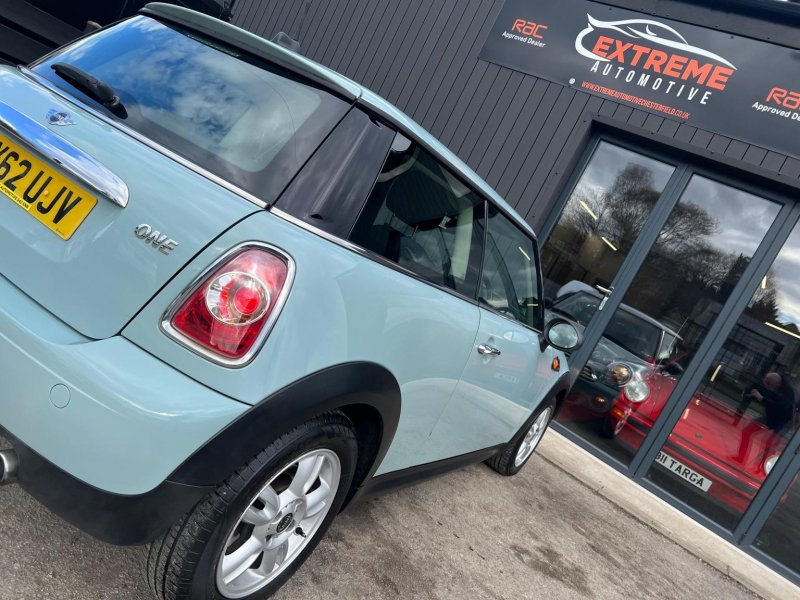 MINI HATCH