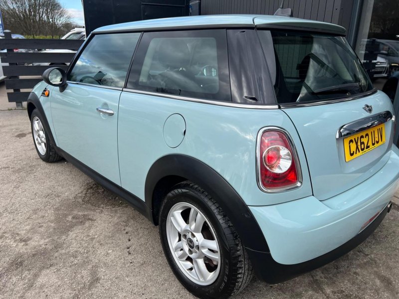MINI HATCH