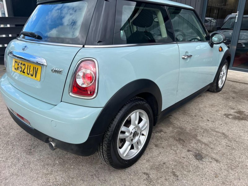 MINI HATCH