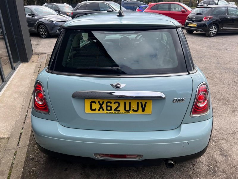MINI HATCH
