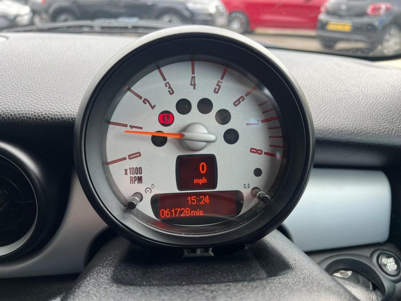 MINI HATCH