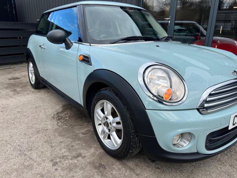 MINI HATCH