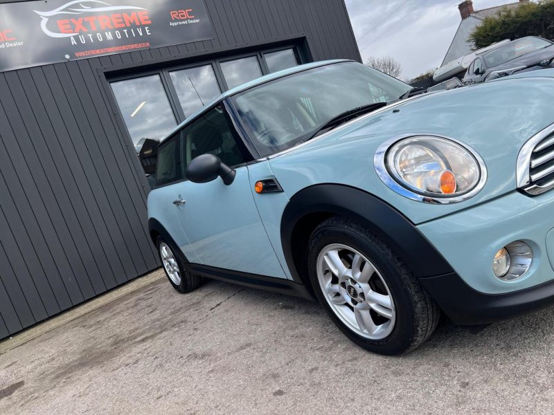 MINI HATCH