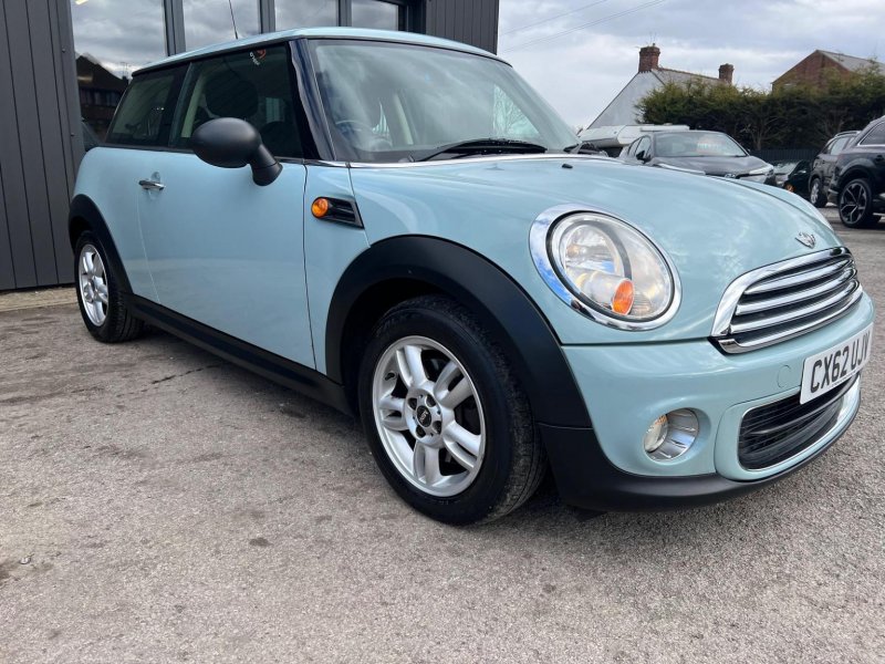 MINI HATCH