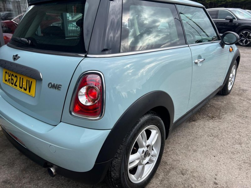 MINI HATCH