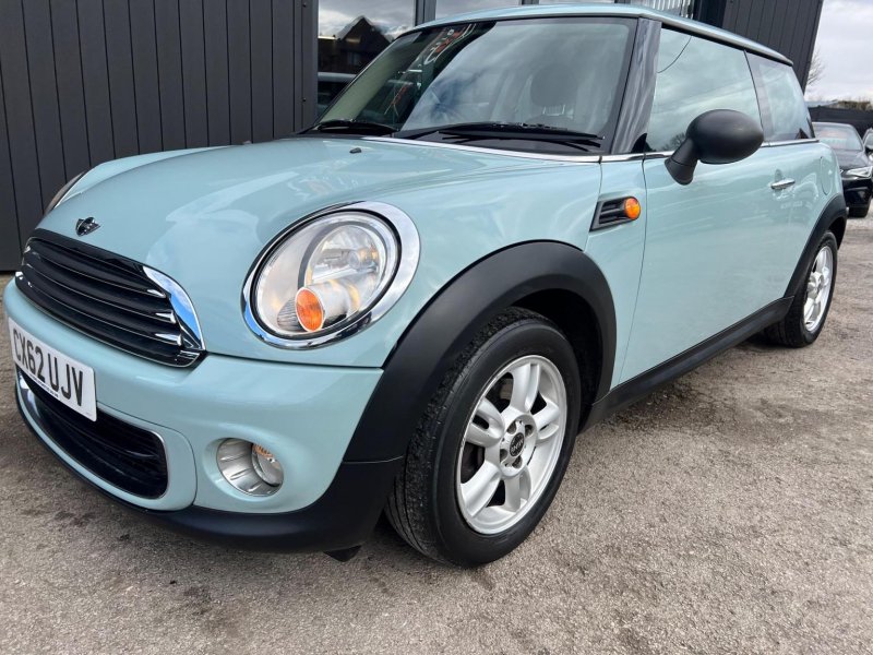 MINI HATCH