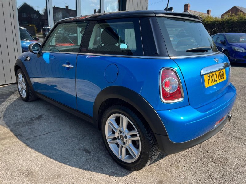 MINI HATCH