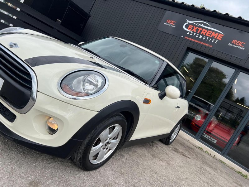 MINI HATCH