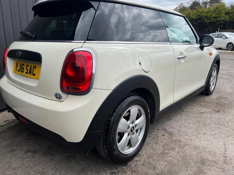 MINI HATCH
