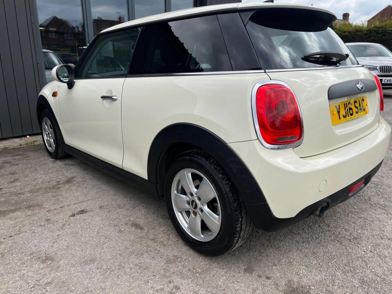 MINI HATCH