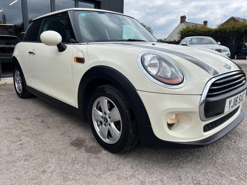 MINI HATCH