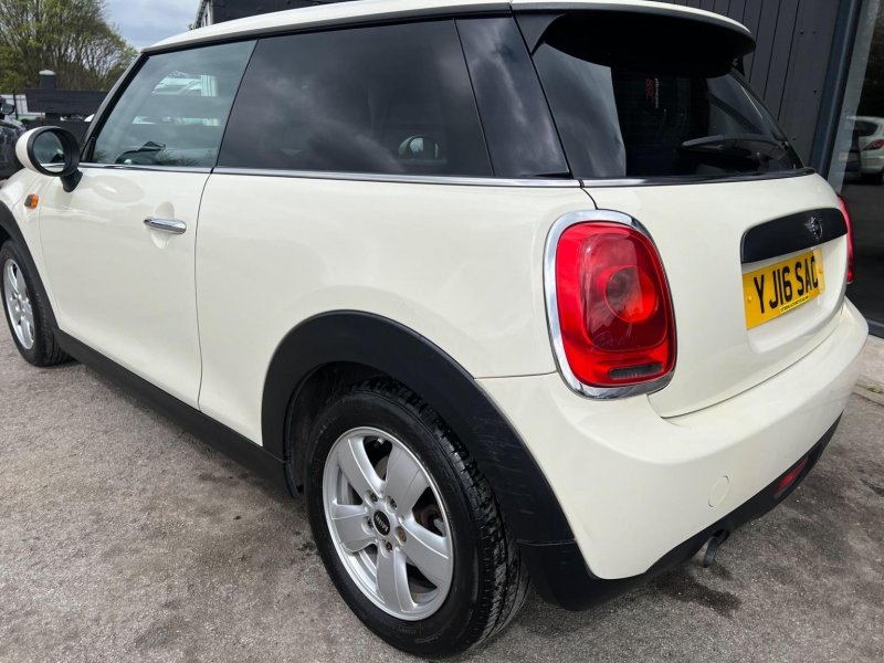 MINI HATCH