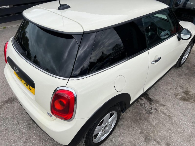 MINI HATCH