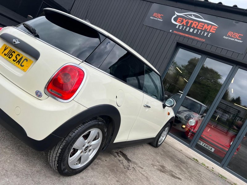 MINI HATCH