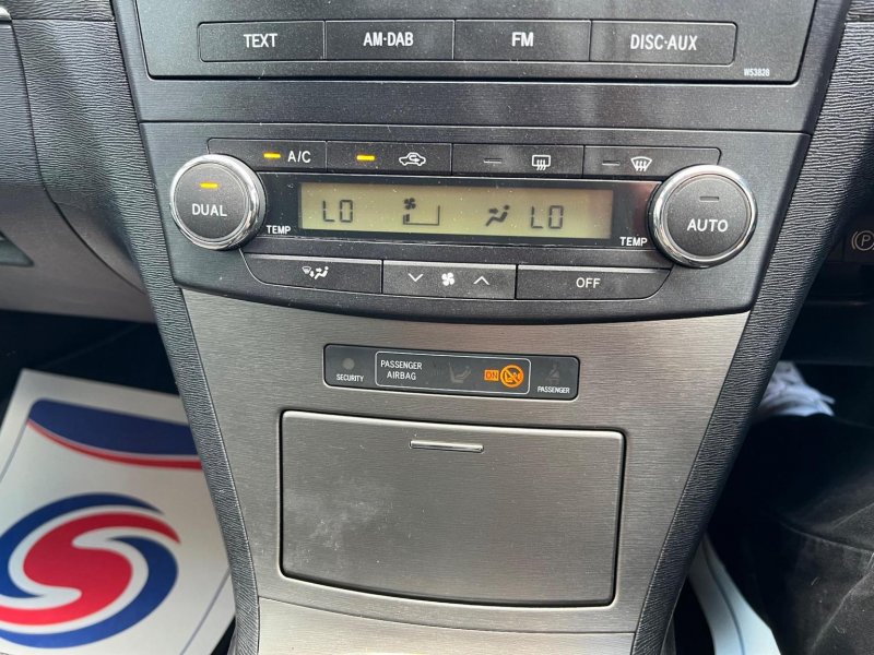 TOYOTA AVENSIS