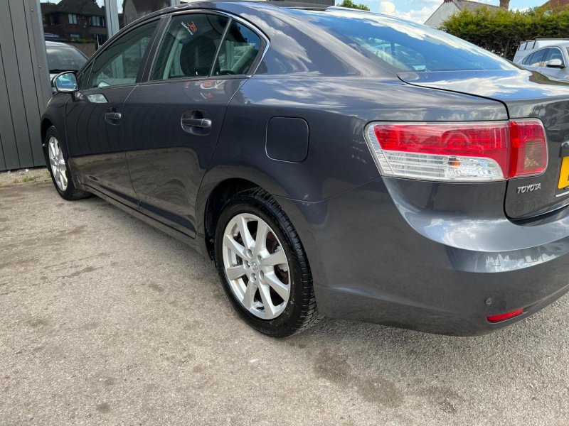 TOYOTA AVENSIS
