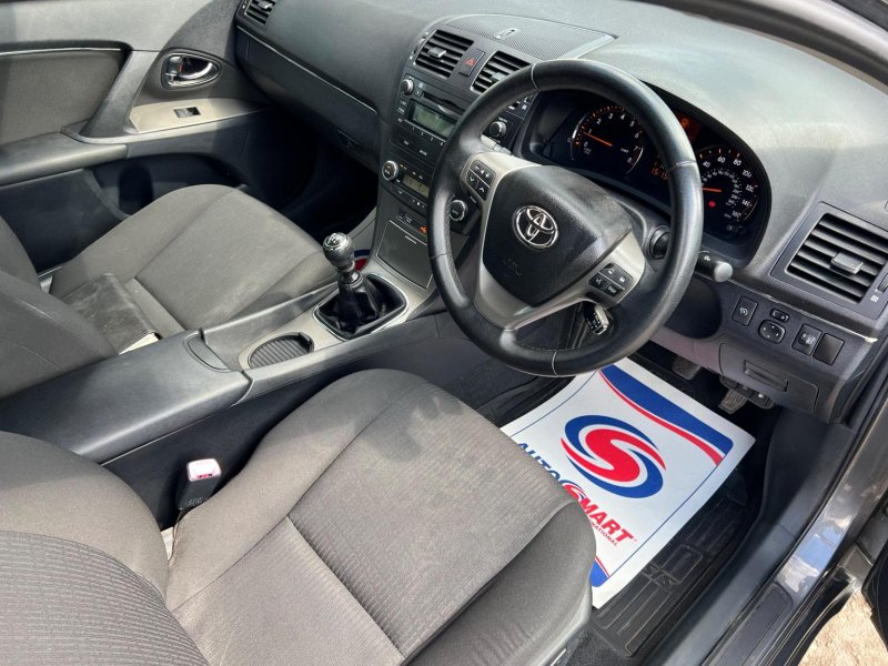 TOYOTA AVENSIS
