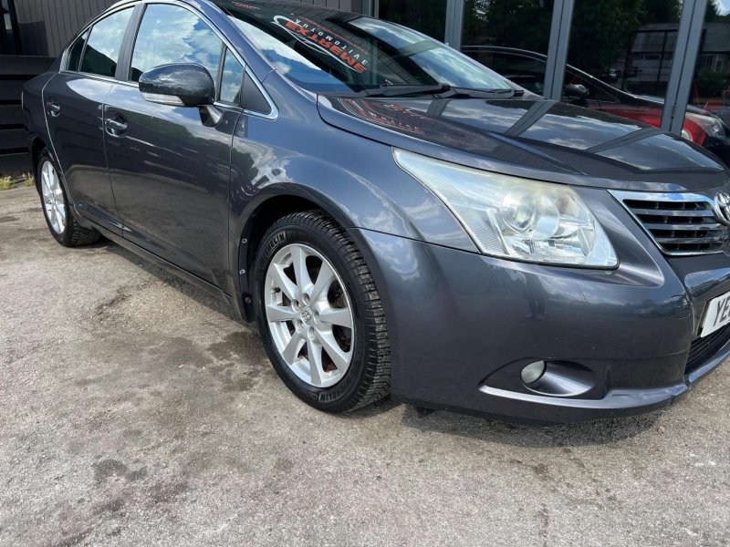 TOYOTA AVENSIS