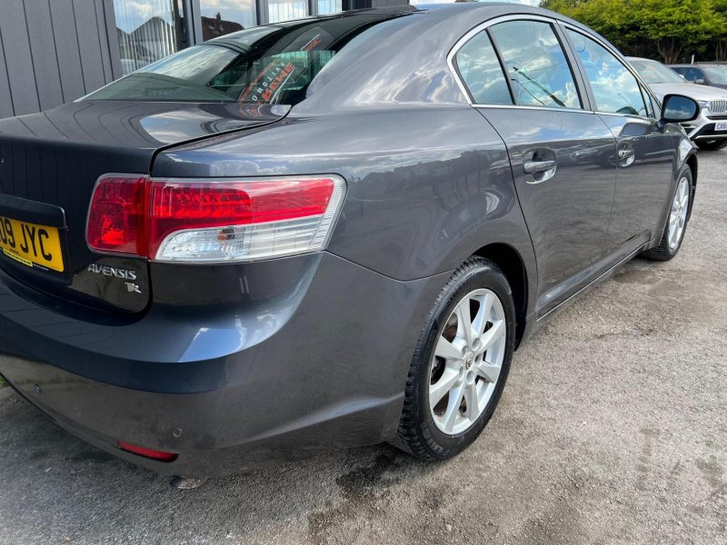 TOYOTA AVENSIS
