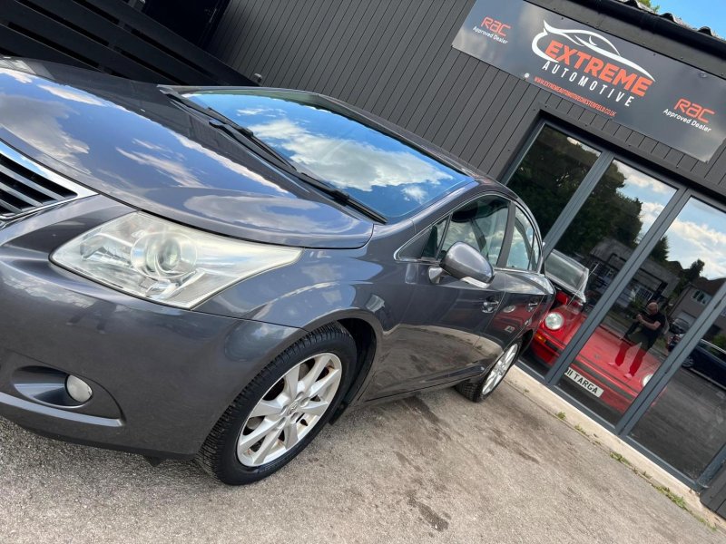 TOYOTA AVENSIS