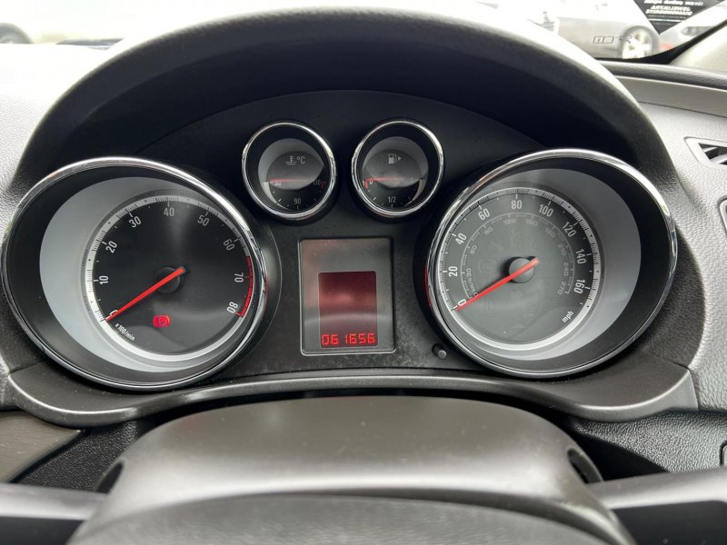 VAUXHALL INSIGNIA