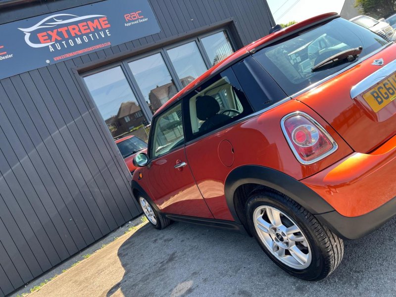 MINI HATCH