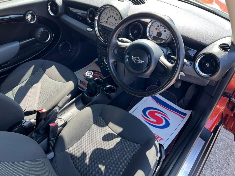 MINI HATCH