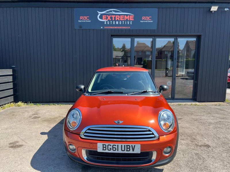 MINI HATCH