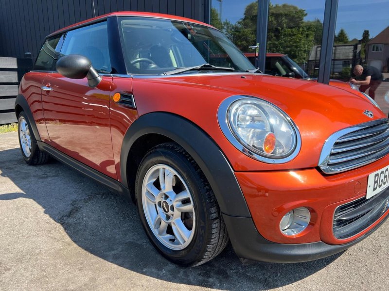 MINI HATCH
