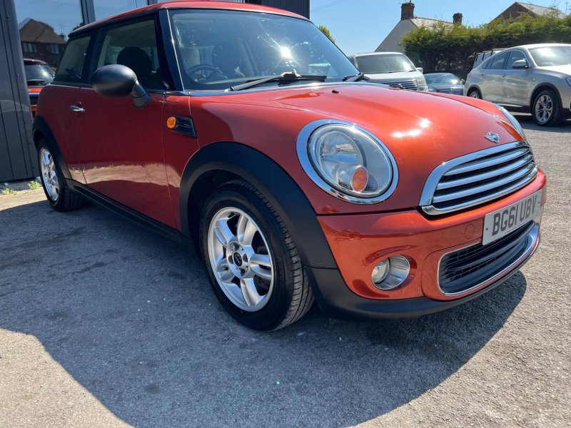 MINI HATCH