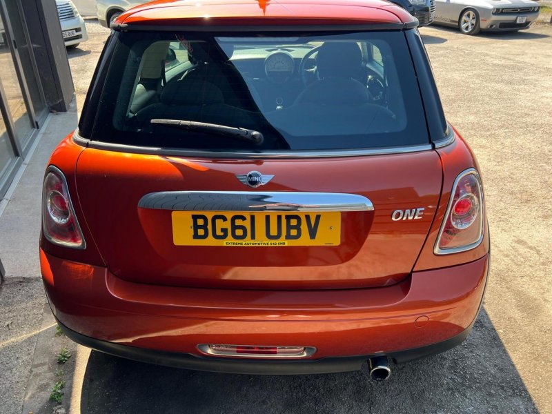 MINI HATCH