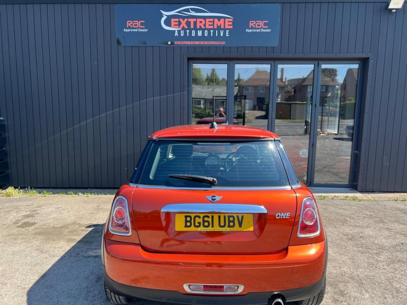 MINI HATCH