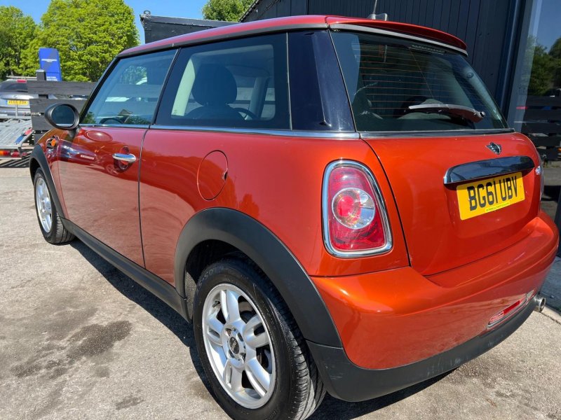 MINI HATCH