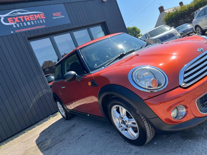 MINI HATCH