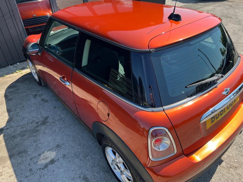 MINI HATCH