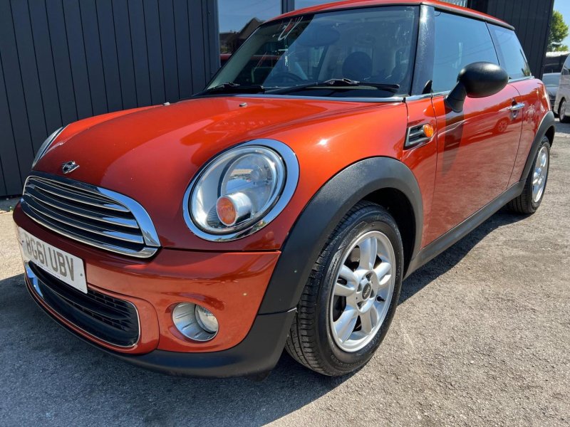 MINI HATCH