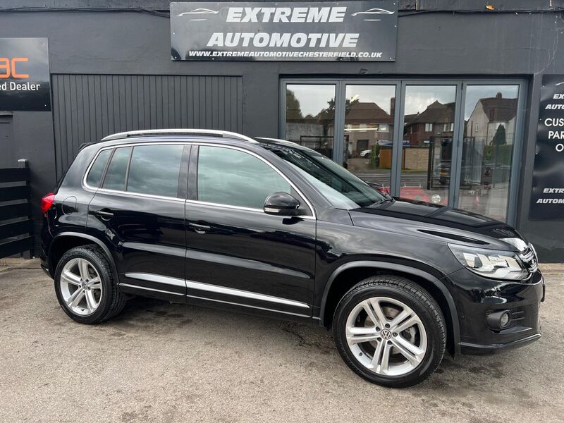View VOLKSWAGEN TIGUAN 2.0 TDI BlueMotion Tech R-Line Edition 4WD Euro 6 (s/s) 5dr